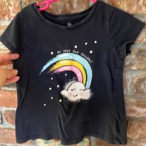 GAP SZ 5T Rainbow T-shirt